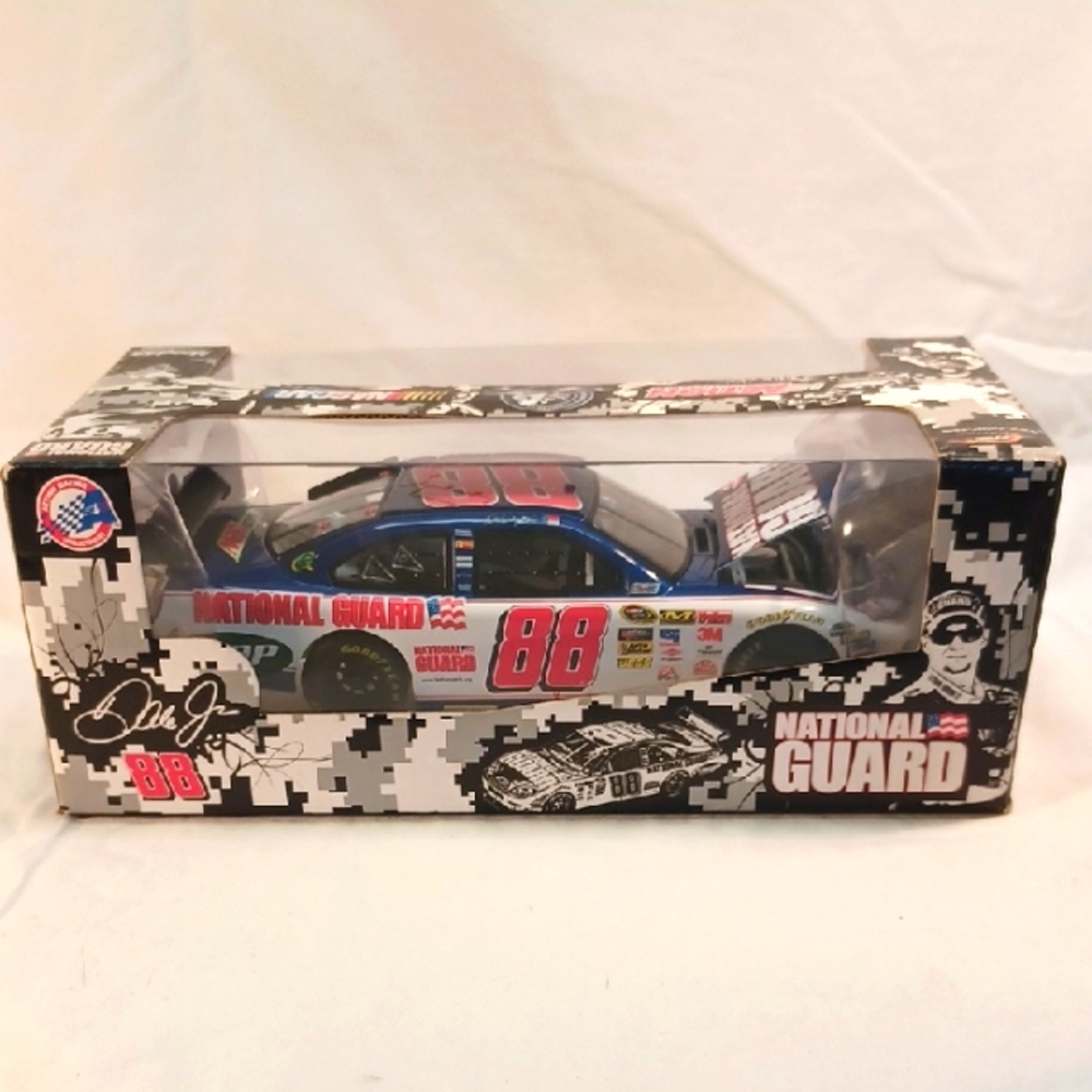 New in Box! 1/24 scale Die-cast Model #88 National Guard Dale Earnhard Jr.